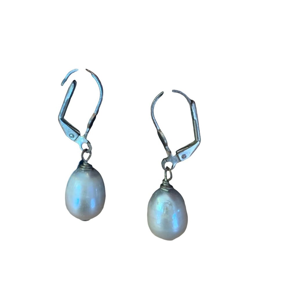 🍒 2/$20 🍒 Vintage Baroque White Gray Pearl Drop Earrings with Clasp Closure